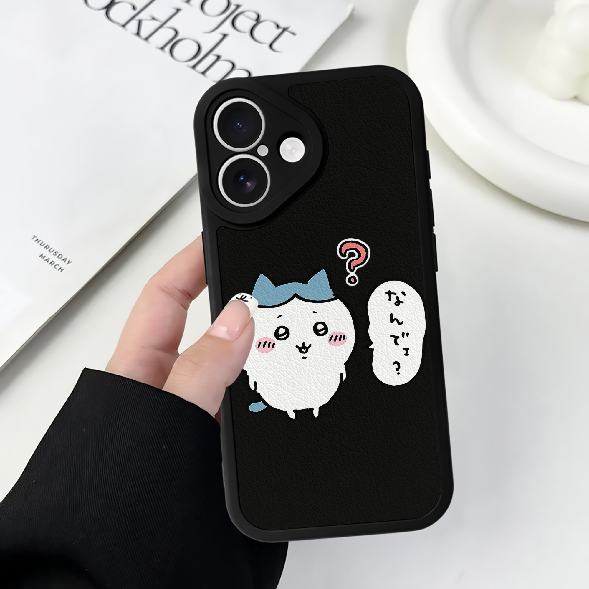 （画像用） ちいかわ ハチワレ Chii-kawa hachiware 【iPhone 16シリーズ対応】シリコンスマホケース（レザー調） 材質：シリコン